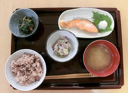 虹が丘リハビリケアセンターの食事（昼食）